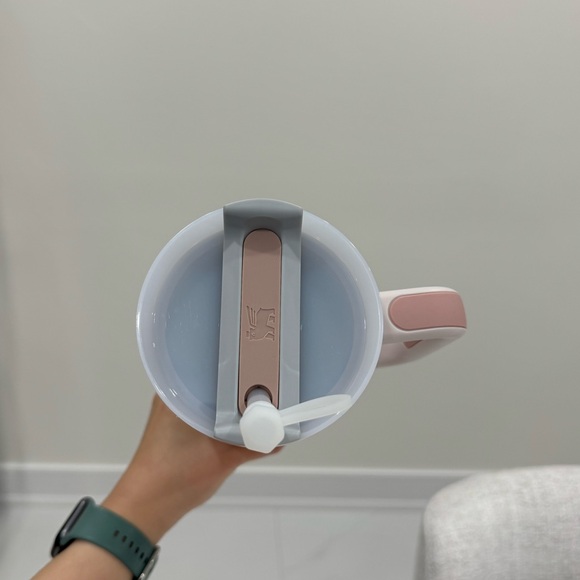 [SOLD] Stanley Quencher 2.0 FlowState 40oz Tumbler in Rose Quartz 💖🎀 - Picture 3 of 4